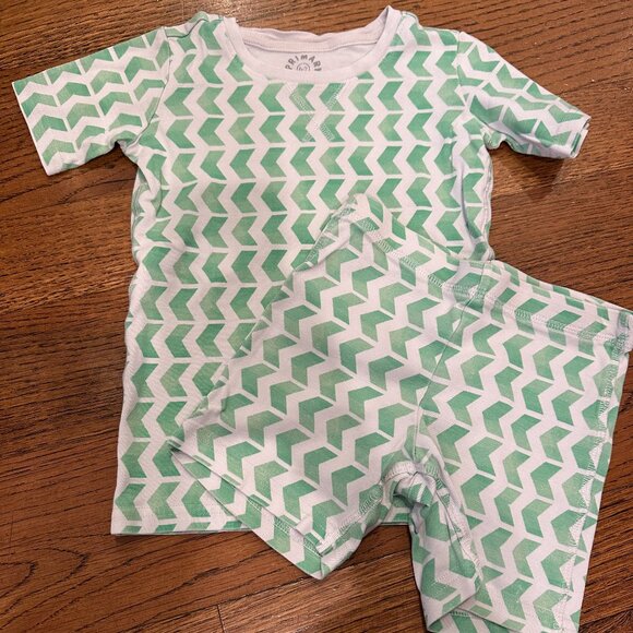 Primary PJ set, size 6-7 - Picture 1 of 1